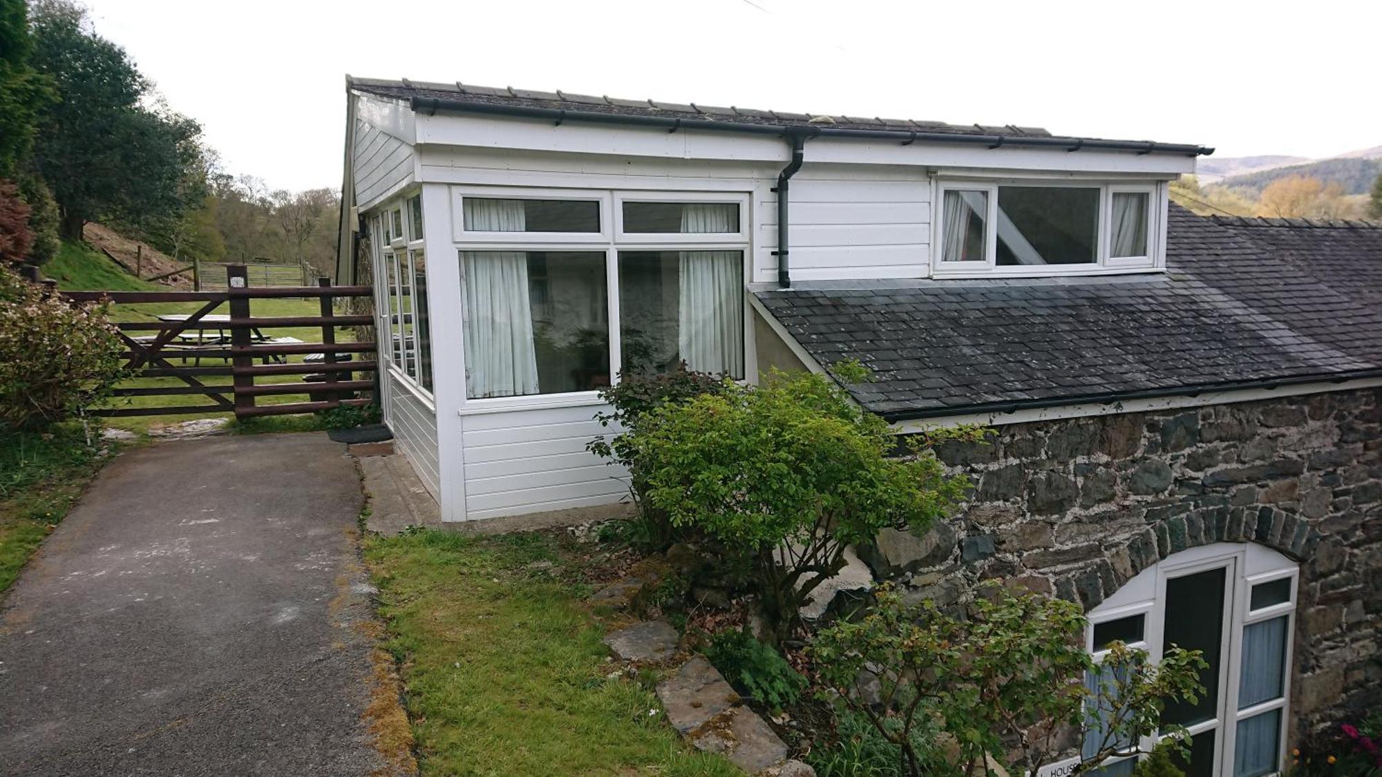 Abergwynant Farm Glamping & Apartments ドルゲラウ エクステリア 写真