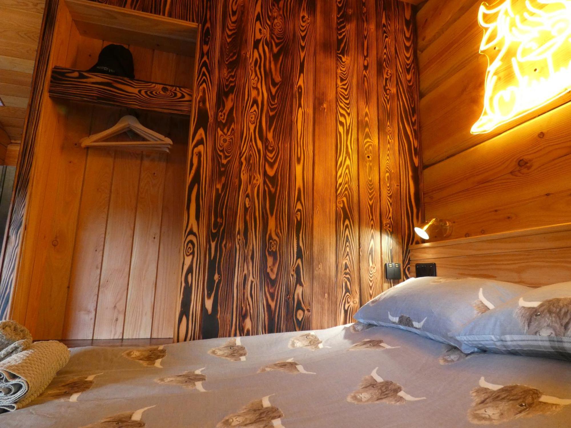 Abergwynant Farm Glamping & Apartments ドルゲラウ エクステリア 写真