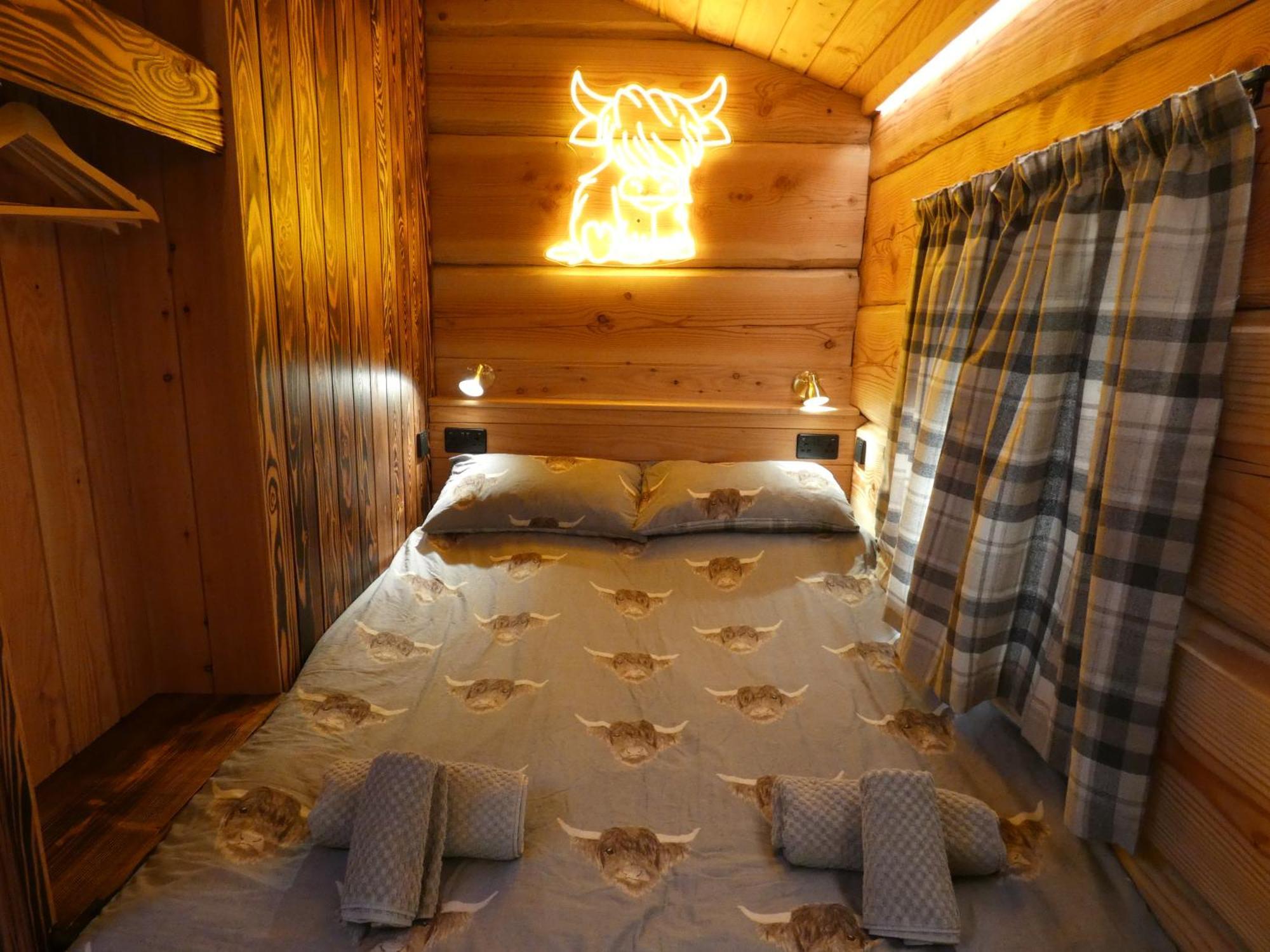 Abergwynant Farm Glamping & Apartments ドルゲラウ エクステリア 写真